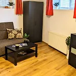 Cosy One Bedroom Flat With Free Parking & Wifi