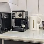 Cosy One Bedroom Flat With Free Parking & Wifi