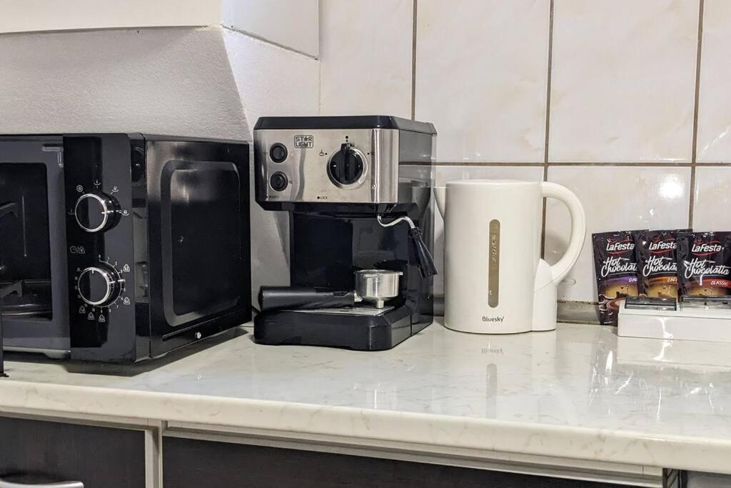 Cosy One Bedroom Flat With Free Parking & Wifi Apartment