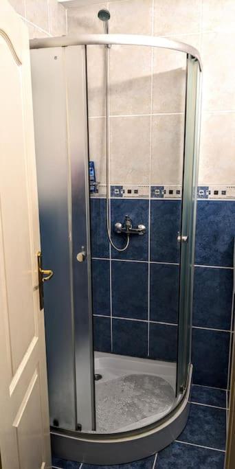 Cosy One Bedroom Flat With Free Parking & Wifi Apartment *
